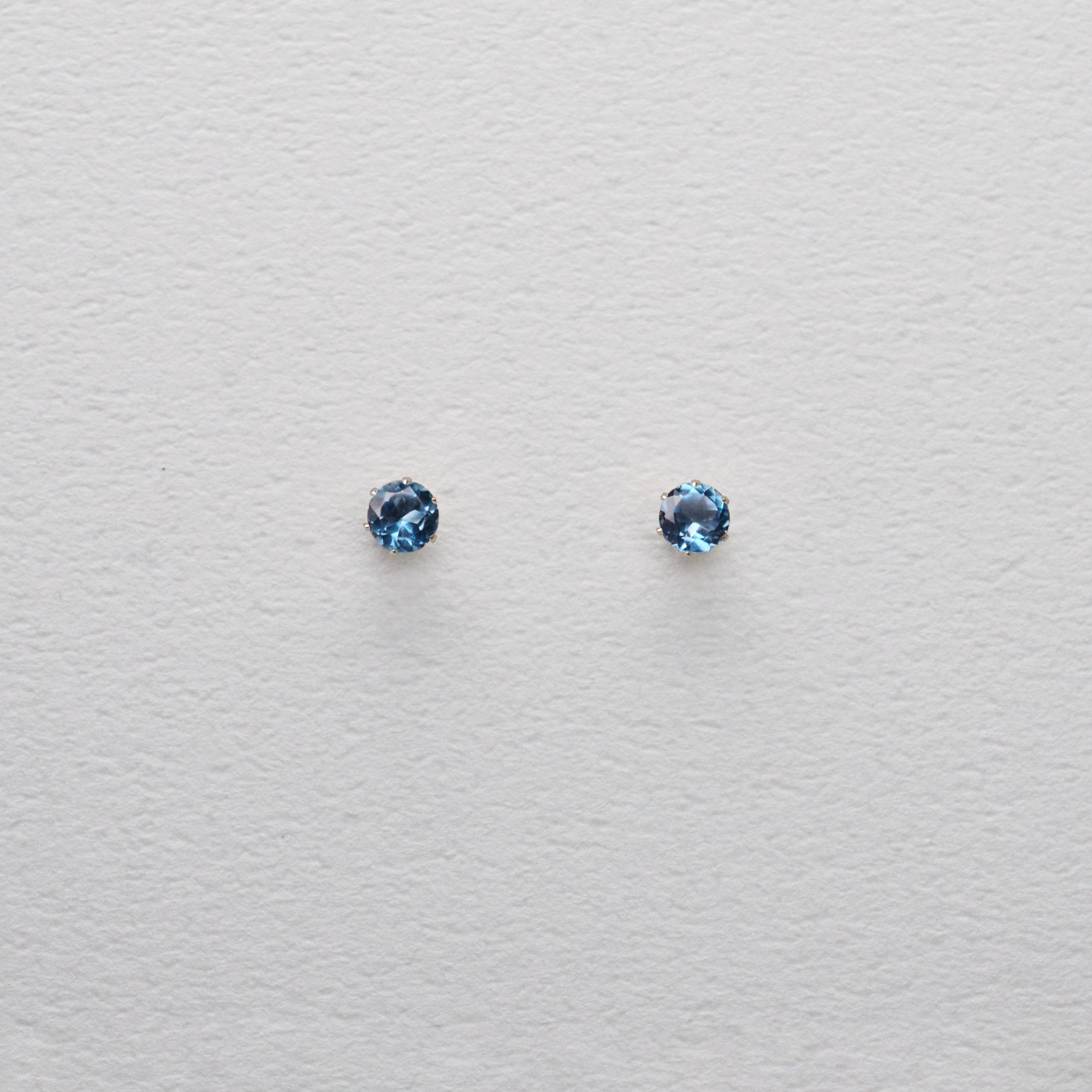 つけっぱなしOK! ロンドンブルートパーズ スタッドピアス AAA サージカルステンレス 金属アレルギー スキンピアス1枚目の画像